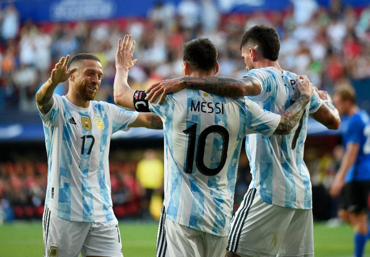 Las imágenes de la presentación estelar de Messi en el Argentina-Estonia: Su récord de cinco goles y alegría total