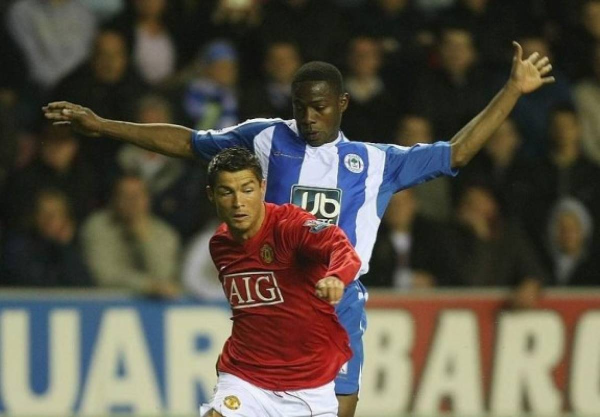 WIGAN, ENGLAND - MAY 13: Cristiano Ronaldo of Manchester United clashes with Maynor Figueroa of Wigan Athletic but no penalty is given during the Barclays Premier League match between Wigan Athletic and Manchester United at the JJB Stadium on May 13 2009 in Wigan, England. (Photo by Matthew Peters/Manchester United via Getty Images)