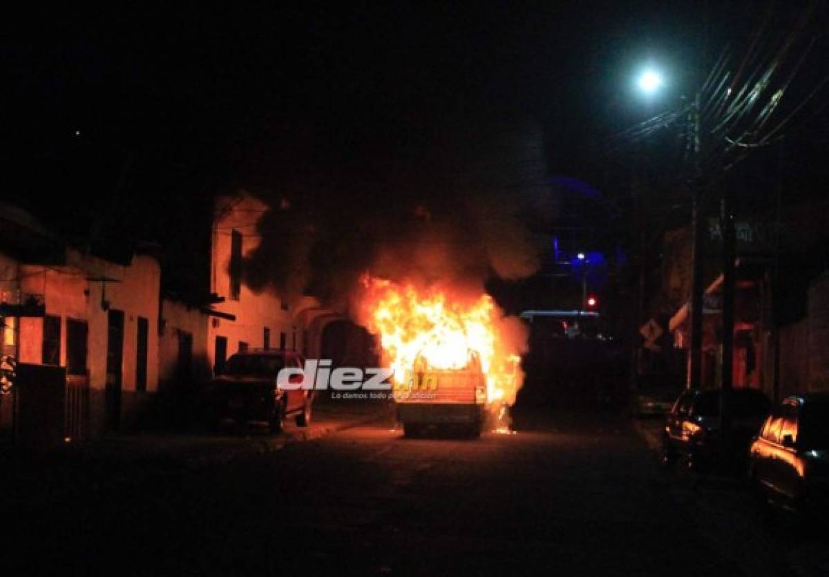 ¡Desmayados, disparos y gas lacrimógeno! El relajo en las afueras del Estadio Nacional