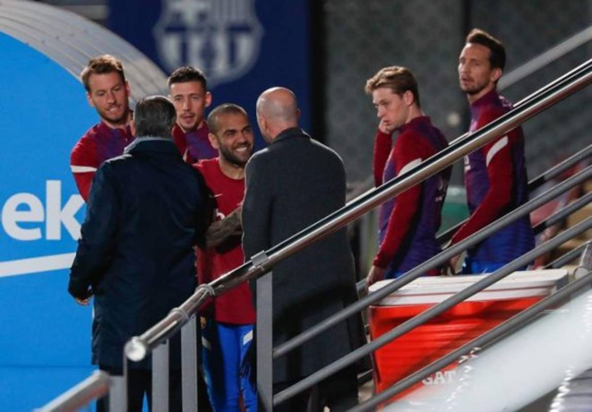 Saludo a Dani Alves, Xavi con nuevo invento y recupera la alegría: Así fue el último entrenamiento del Barcelona