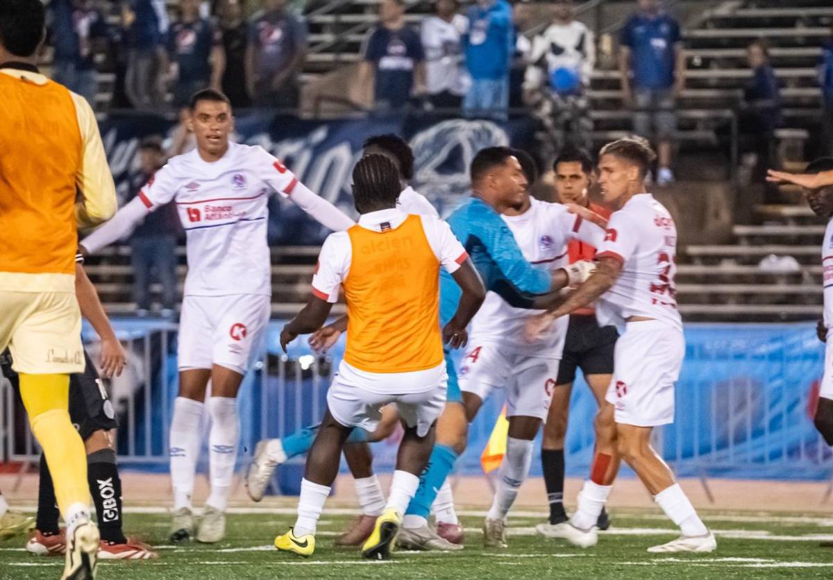 ¡Bochorno en New Orleans! Argentino Agustín Mulet y Riky Zapata se pelean a puño limpio en un amistoso Olimpia-Motagua