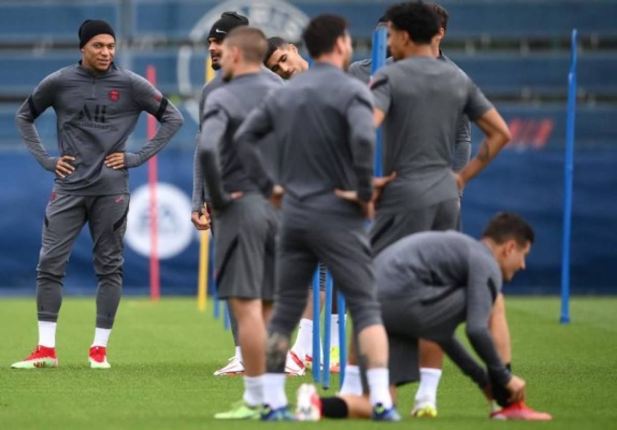 Así fueron captados Mbappé y Neymar en el entrenamiento del PSG tras la polémica; el jeque estuvo presente