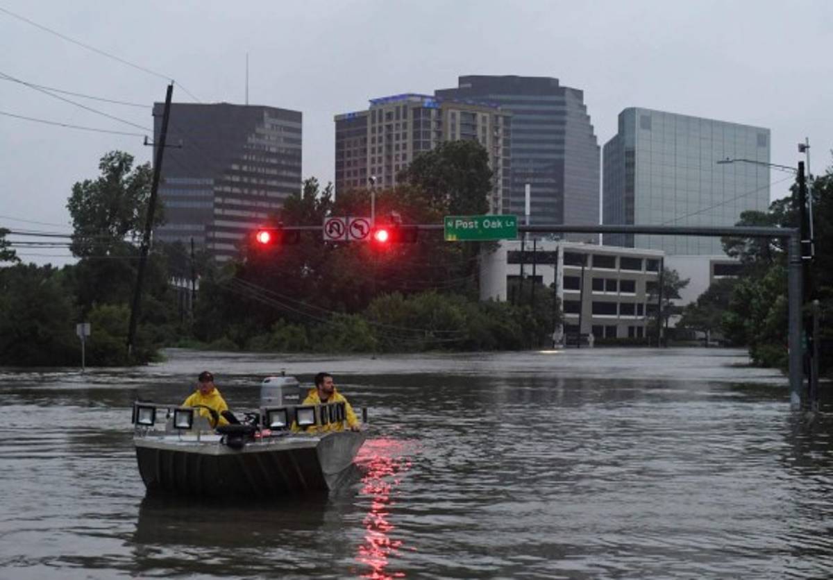 INFORME ESPECIAL: Asciende el número de muertes tras el paso del huracán Harvey en Houston, Texas