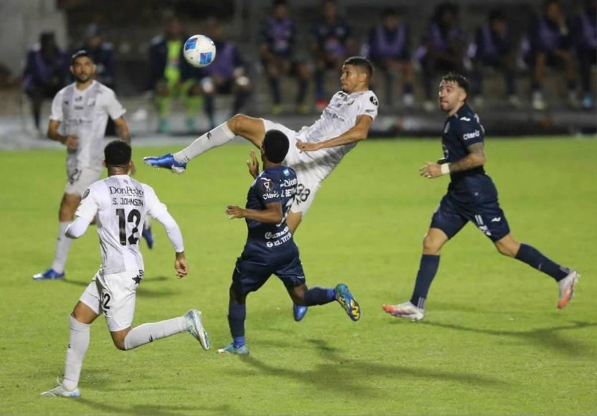 El villano del juego, motivo del berrinche de Rubilio Castillo y la pelea que hubo en el Motagua - Herediano