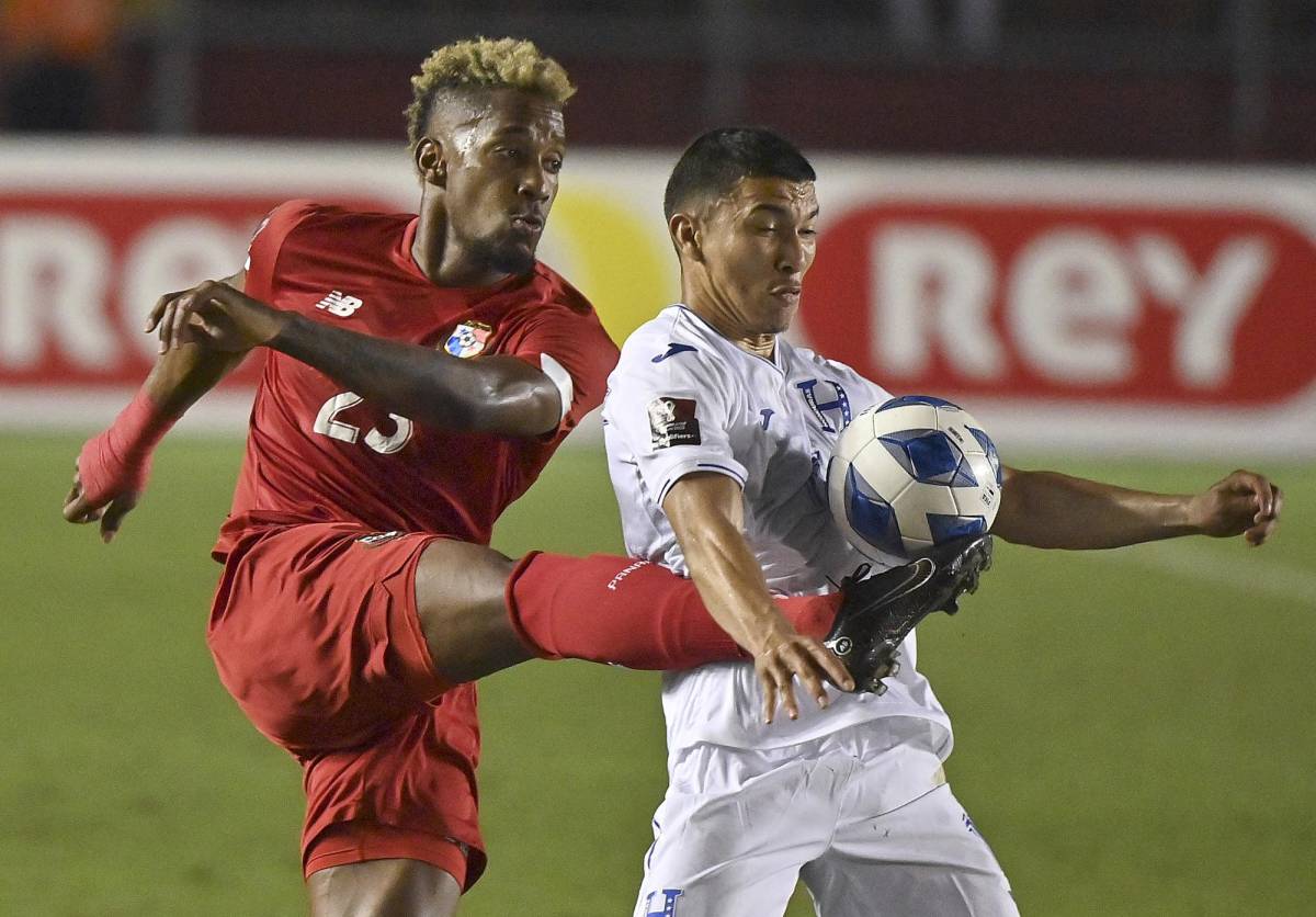 Enfrentamiento entre Panamá y Honduras en el Estadio Rommel Fernández.