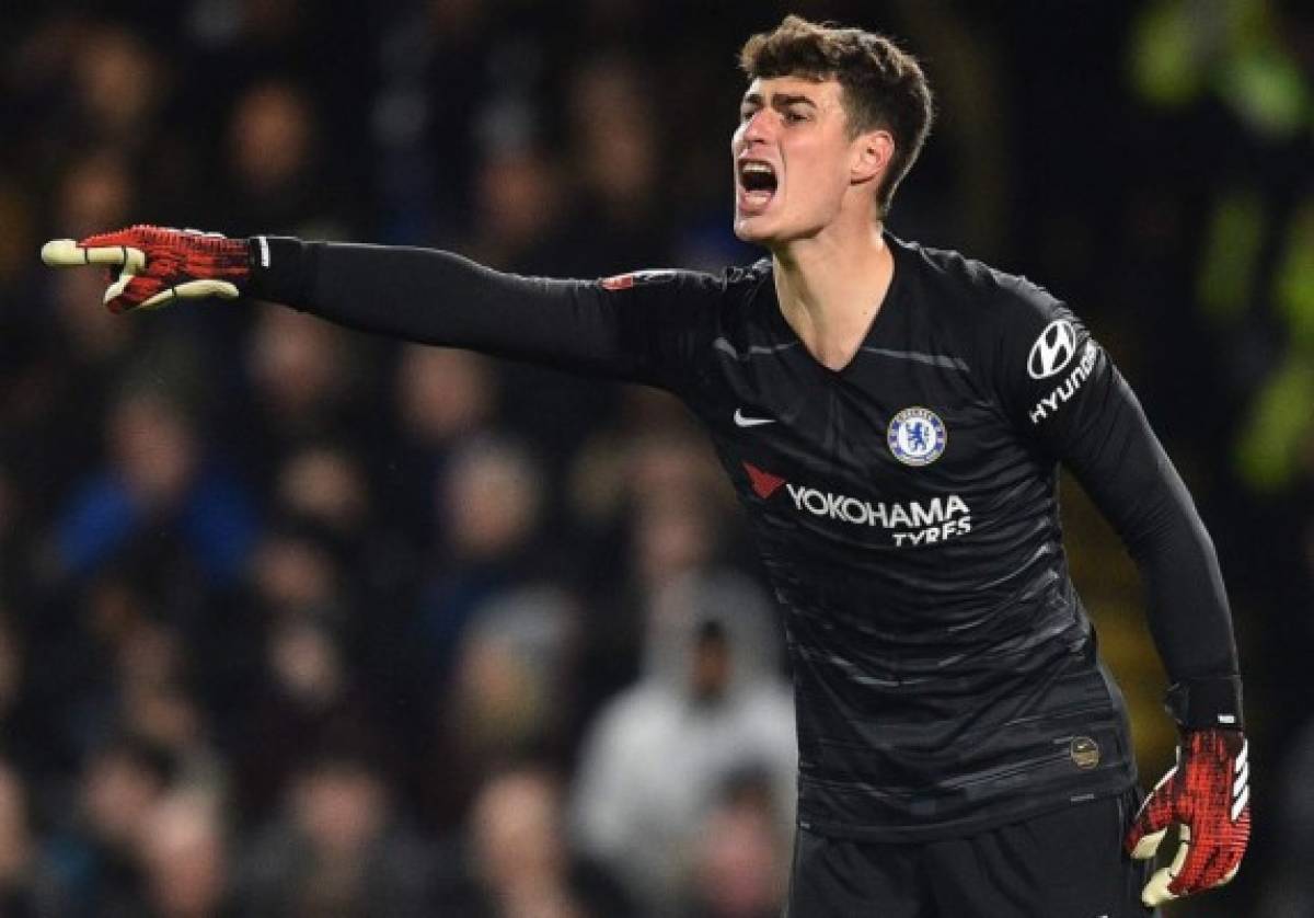 Chelsea's Spanish goalkeeper Kepa Arrizabalaga shouts at teammates during the English FA Cup fifth round football match between Chelsea and Liverpool at Stamford Bridge in London on March 3, 2020. (Photo by Glyn KIRK / AFP) / RESTRICTED TO EDITORIAL USE. No use with unauthorized audio, video, data, fixture lists, club/league logos or 'live' services. Online in-match use limited to 120 images. An additional 40 images may be used in extra time. No video emulation. Social media in-match use limited to 120 images. An additional 40 images may be used in extra time. No use in betting publications, games or single club/league/player publications. /