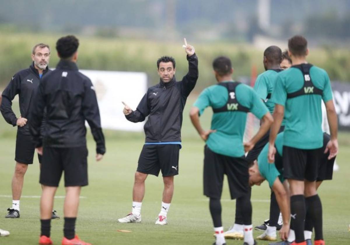 La nueva faceta de Xavi Hernández, el 'motorcito' de Terrassa que espera triunfar como entrenador  