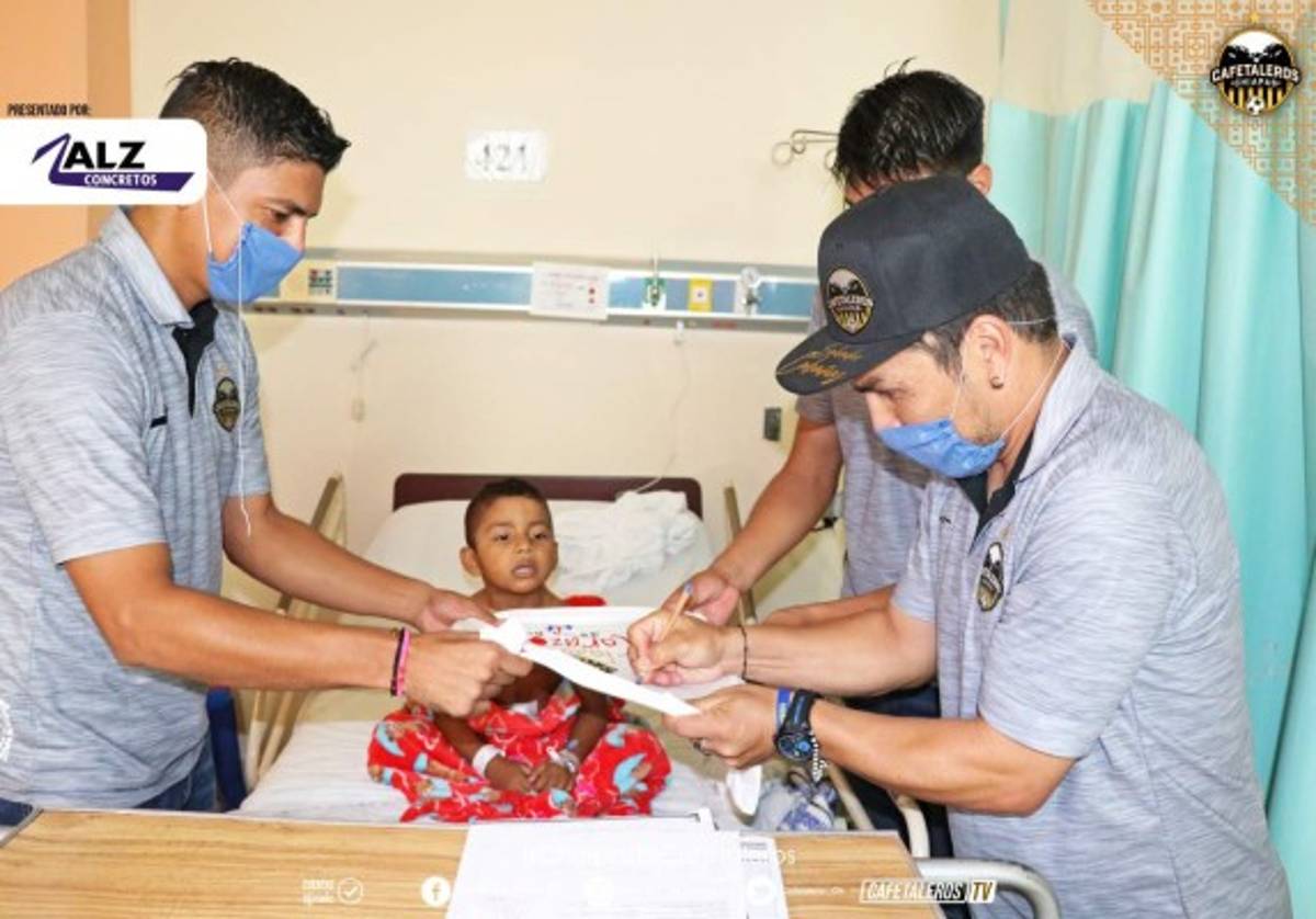 La nueva vida de Salvador Cabañas tras perderlo todo por un tiro y trabajar como panadero