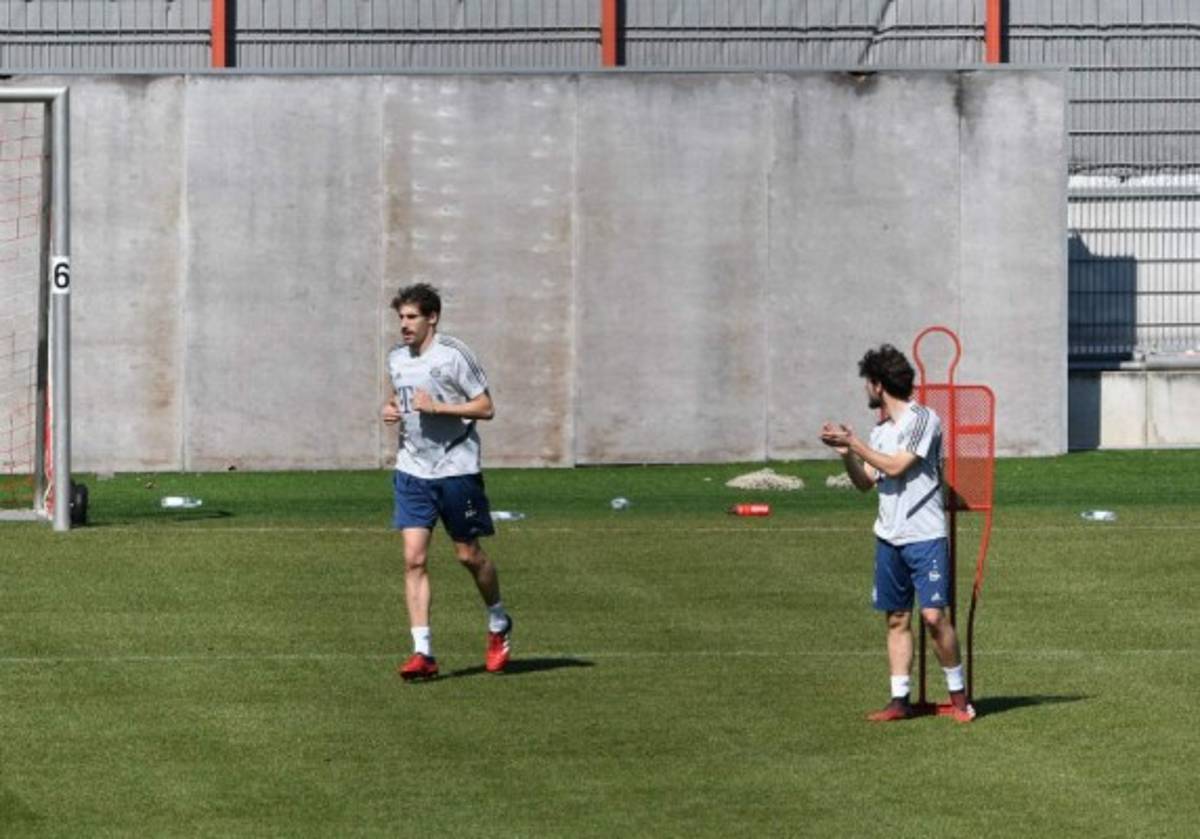 ¿Y el coronavirus? Sin abrazos y en grupos, así fue el entrenamiento del Bayern Munich