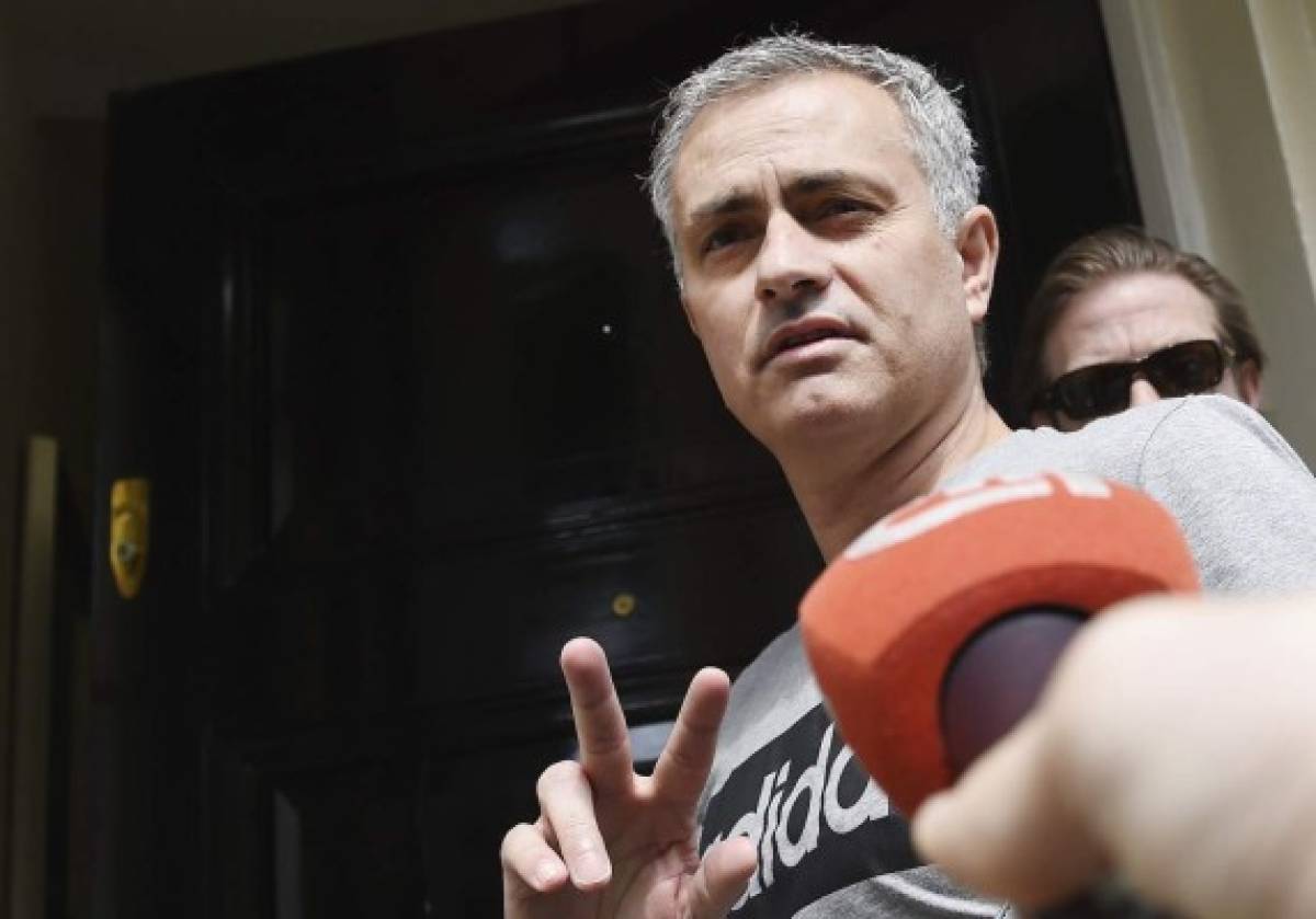 Fotos: Así fue la presentación de José Mourinho como DT de Manchester United