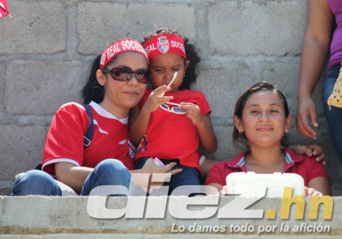 Ambientazo en el estadio Fransico Martínez.