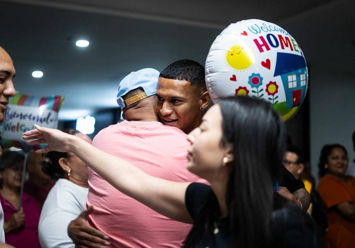 El beso, la sorpresa y la alegría de Kervin Arriaga al llegar a Honduras: la broma que le dejó ir a Joseph Rosales