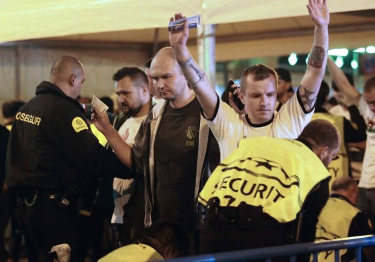 FOTOS: El zafarrancho de los aficionados del Legia que no se vio por TV