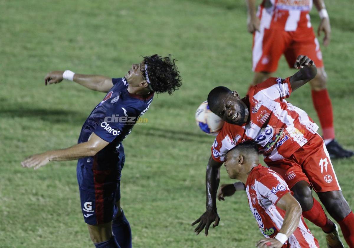 NO SE VIO EN TV: El fantasma en el Morazán, detallazo a jugadores del Vida y expulsión del Buba López