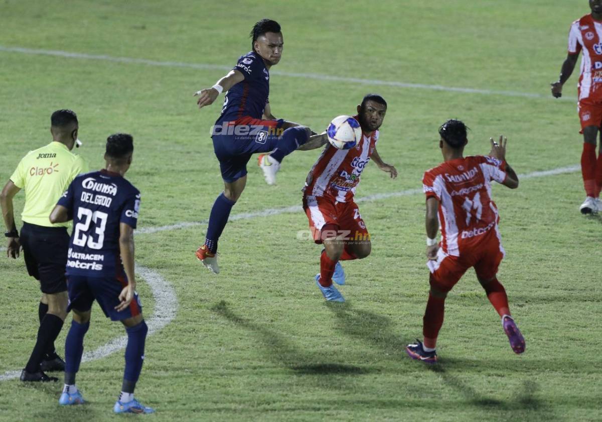 NO SE VIO EN TV: El fantasma en el Morazán, detallazo a jugadores del Vida y expulsión del Buba López