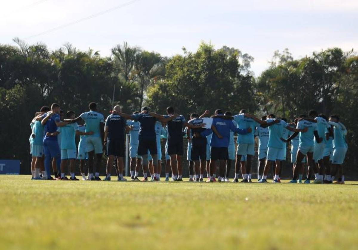 Así fue el primer entrenamiento de Rodrigo “Droopy” Gómez con Motagua: Charla con Diego Vázquez y pasillo al argentino