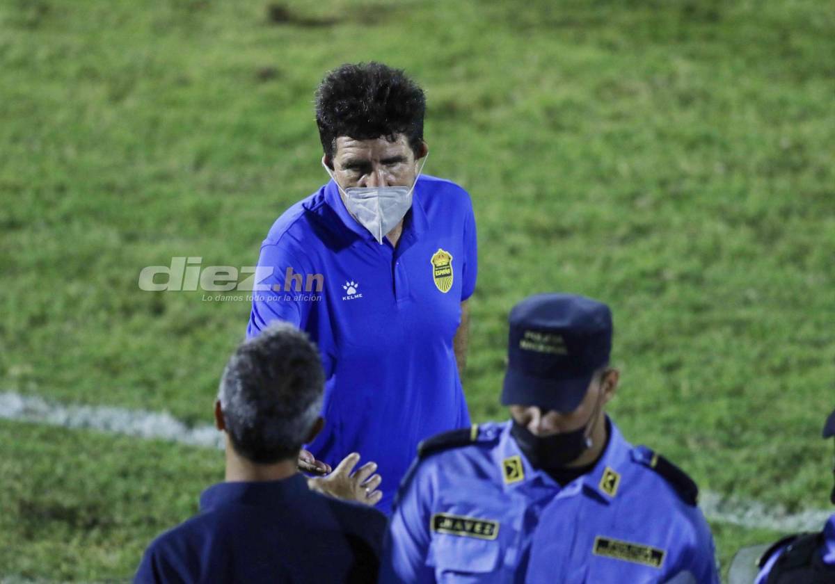 Pelea entre aficionados de Motagua, el saludo entre Vargas y Lavallén y la plática de jugadores de Olimpia y Real España