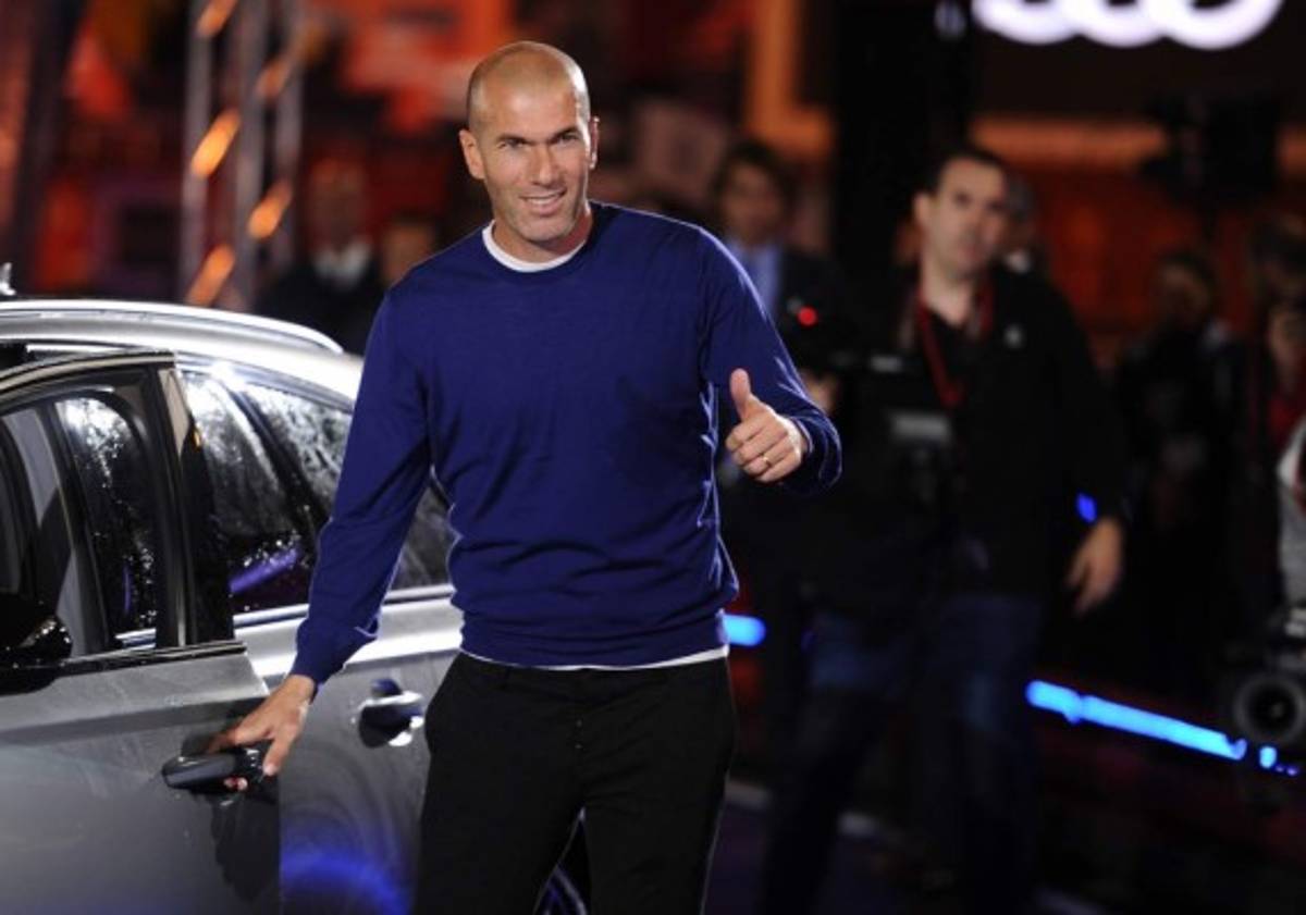 Los llamativos looks que usaron jugadores del Real Madrid para recoger sus Audis