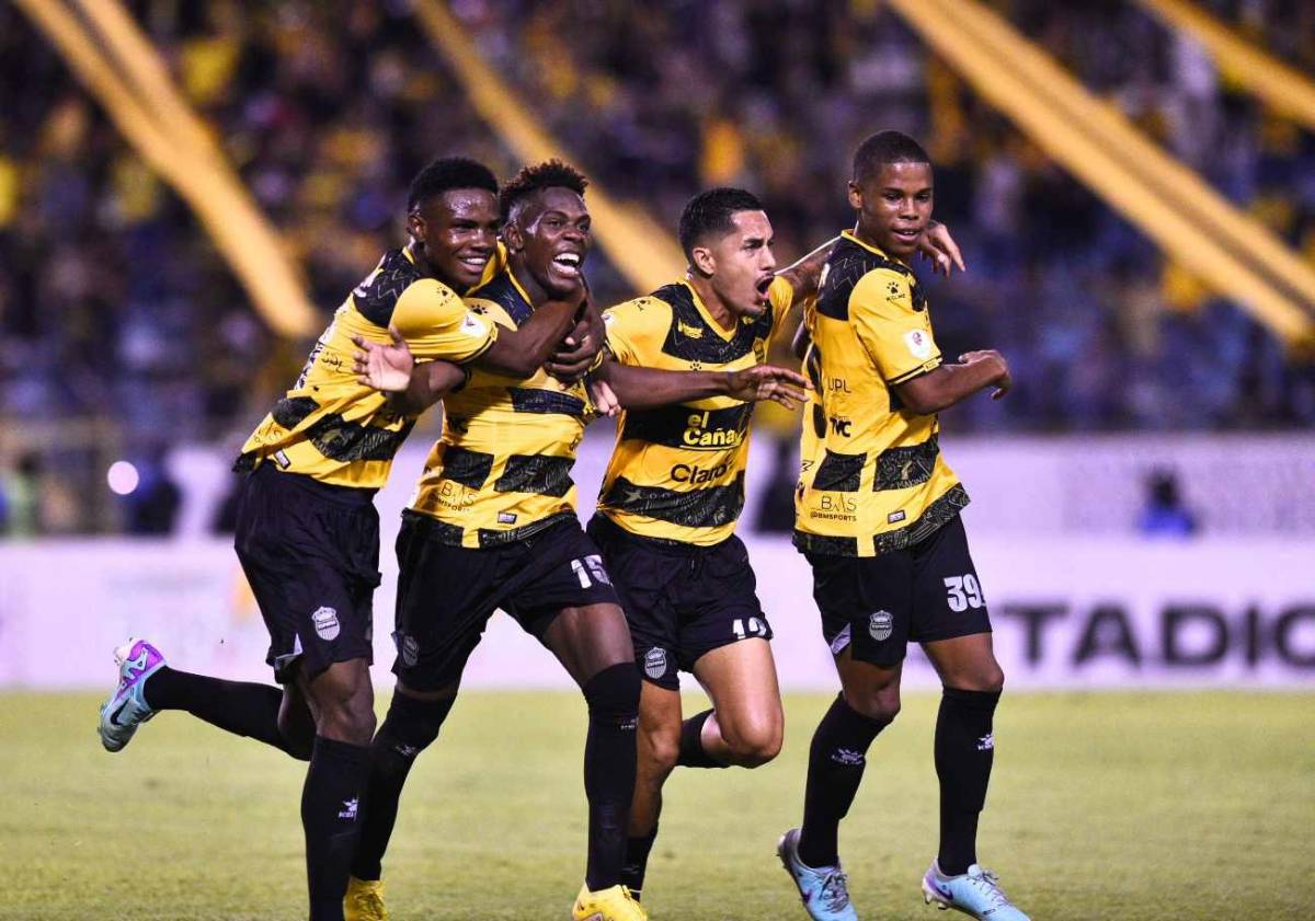 No se vio en TV: Tristeza en Marathón, Real España hizo una fiesta y las bellas chicas que se robó las miradas en el clásico