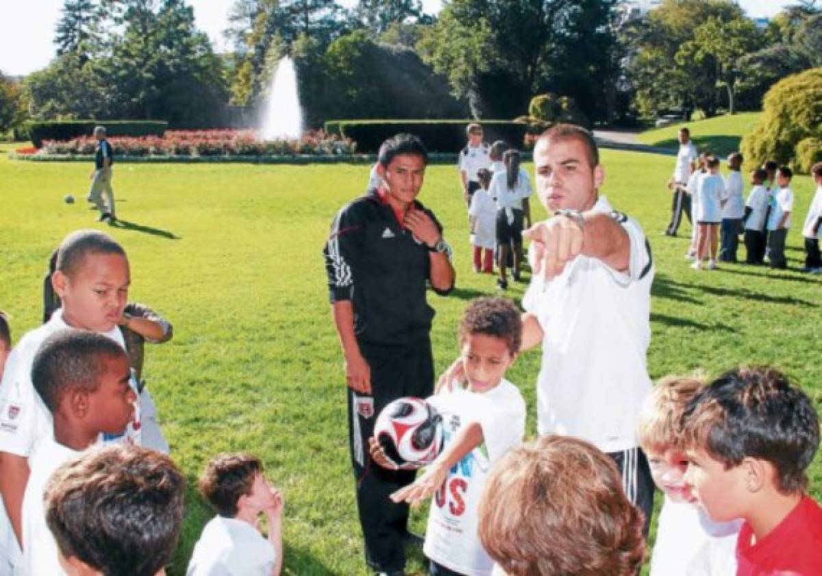 Los agentes que se encargaron de llevar a los futbolistas hondureños al extranjero