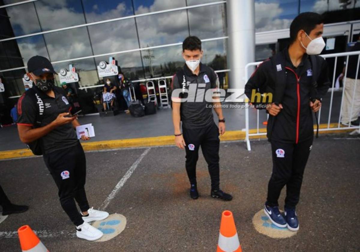 ¡Cánticos y nuevo look! La partida de Olimpia rumbo a Orlando para enfrentar al Montreal Impact