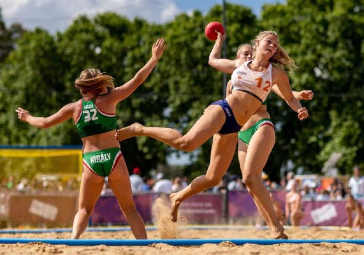 El balonmano de playa y las bellezas que crearon polémica en Argentina por vestimenta