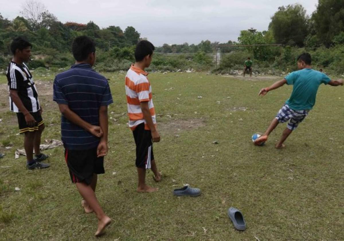 FOTOS: Así es un partido en un bordo de Honduras