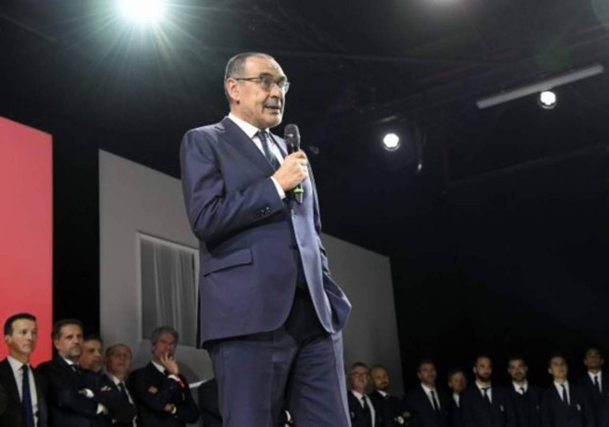 ¿Quién posa junto a Cristiano Ronado? La fiesta de Navidad de la Juventus en Italia