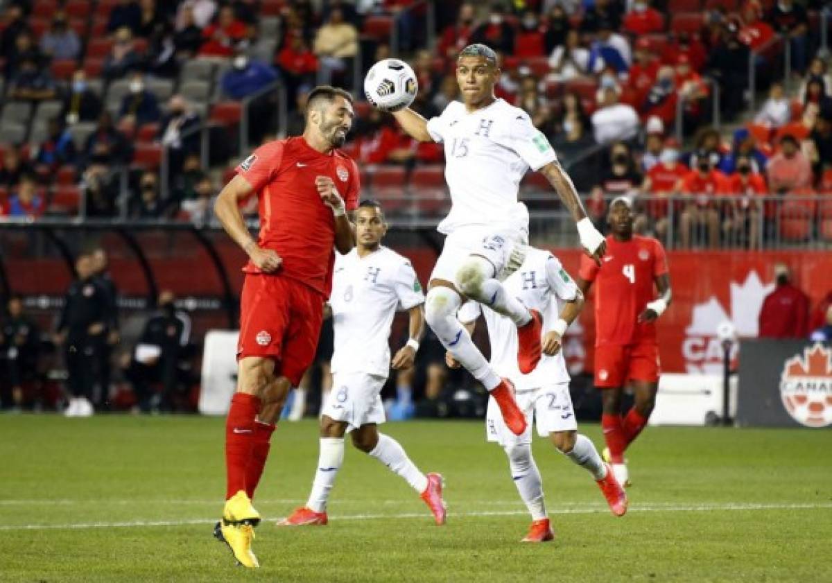 TORONTO, ON - SEPTEMBER 02: Steven Vitoria #5 of Canada heads the ball as Kervin Arriaga #15 of Honduras defends during a 2022 World Cup Qualifying match at BMO Field on September 2, 2021 in Toronto, Ontario, Canada. Vaughn Ridley/Getty Images/AFP (Photo by Vaughn Ridley / GETTY IMAGES NORTH AMERICA / Getty Images via AFP)