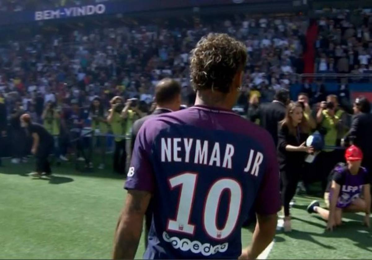 Neymar desata la locura en su presentación en el Parque de los Príncipes