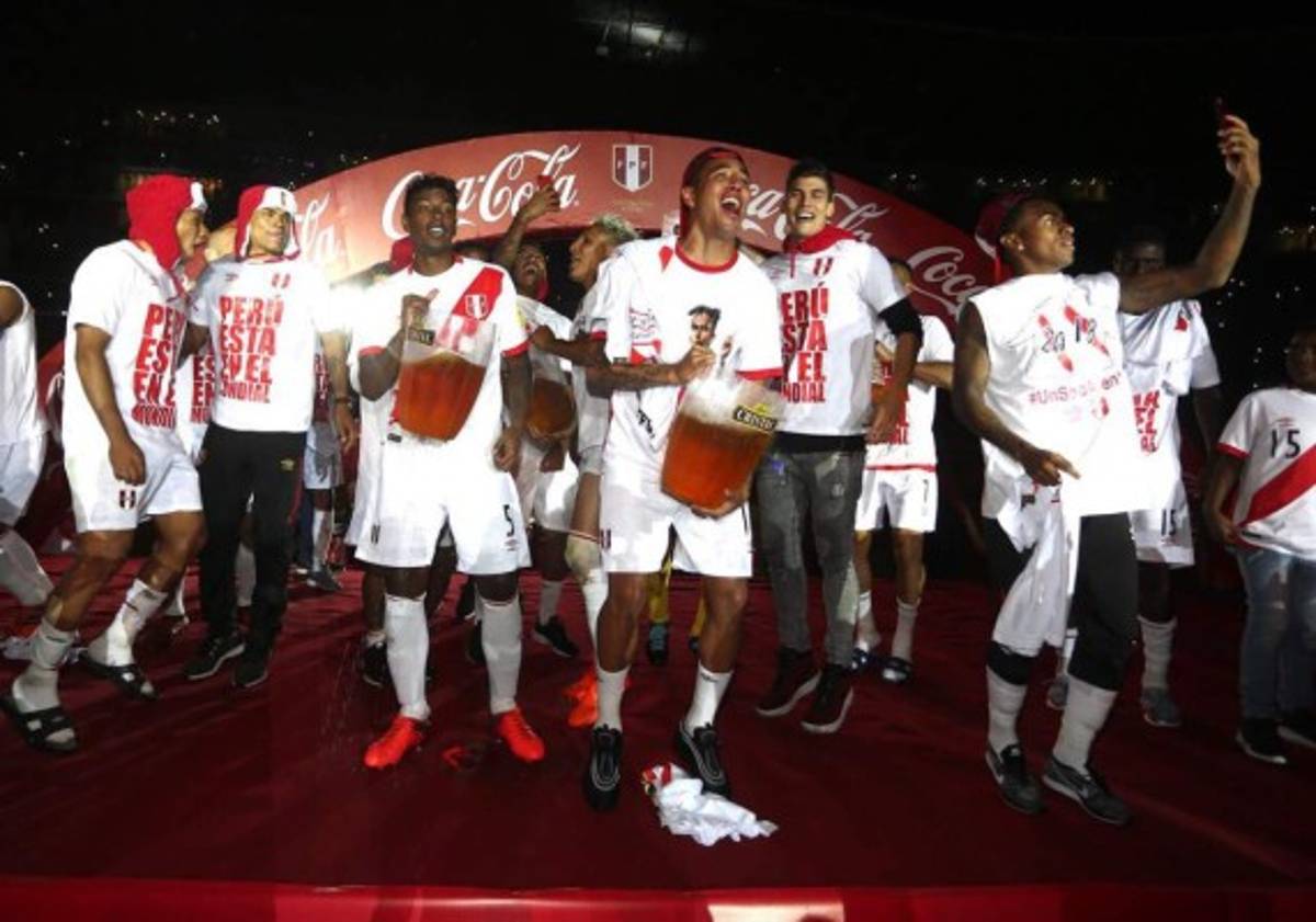 ¡UNA LOCURA! Así festejó Perú su regreso a un Mundial de Fútbol