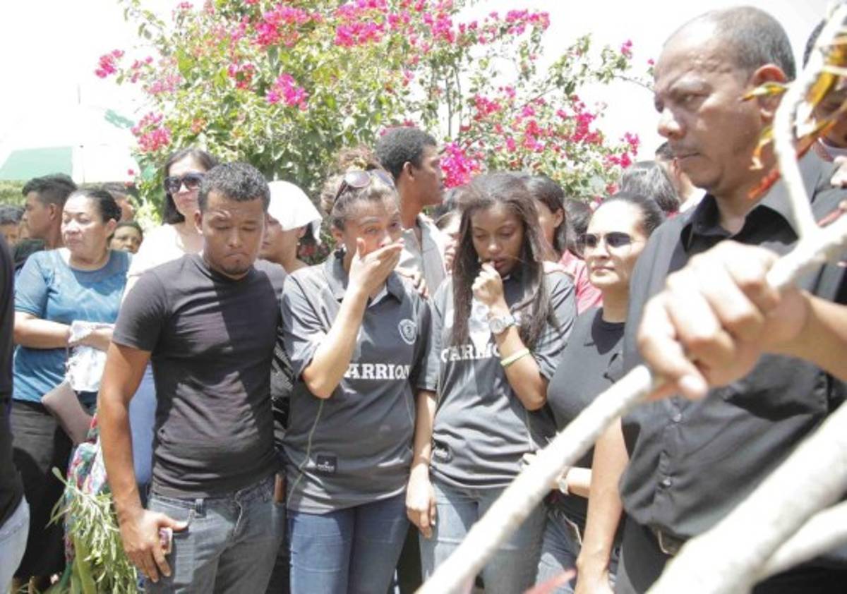 Multitudinario adiós a Enrique Reneau en su natal Jutiapa