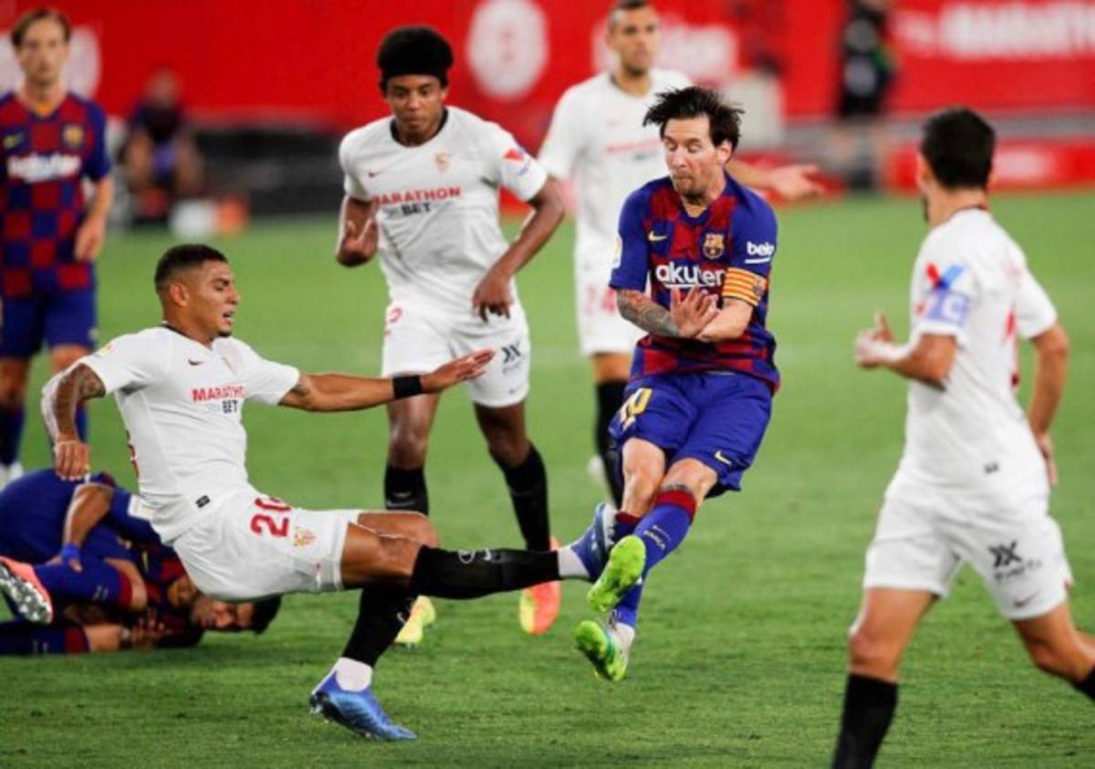 Fotos: El calentón y bronca de Messi en el Sevilla-Barcelona y la despedida a un amigo