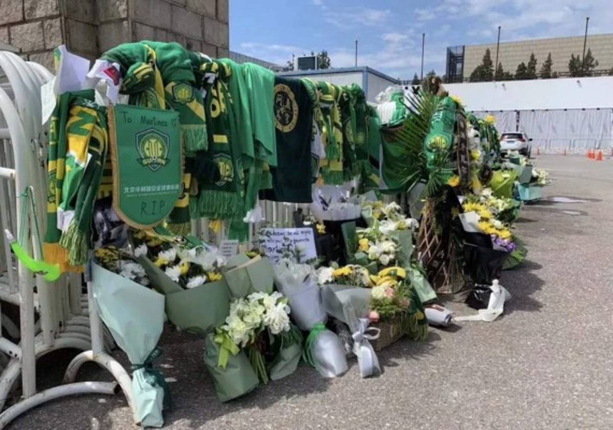 Beijing Guoan llora al 'Pery' Martínez y le honra con bonito altar en las afueras de su estadio