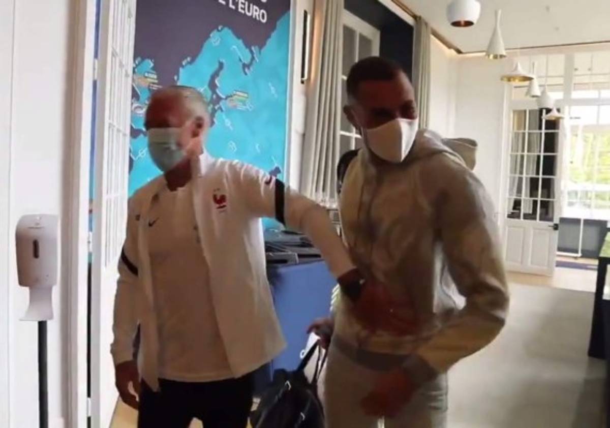 Así fue el regreso de Benzema a la selección de Francia: El gesto de Deschamps y pancartas