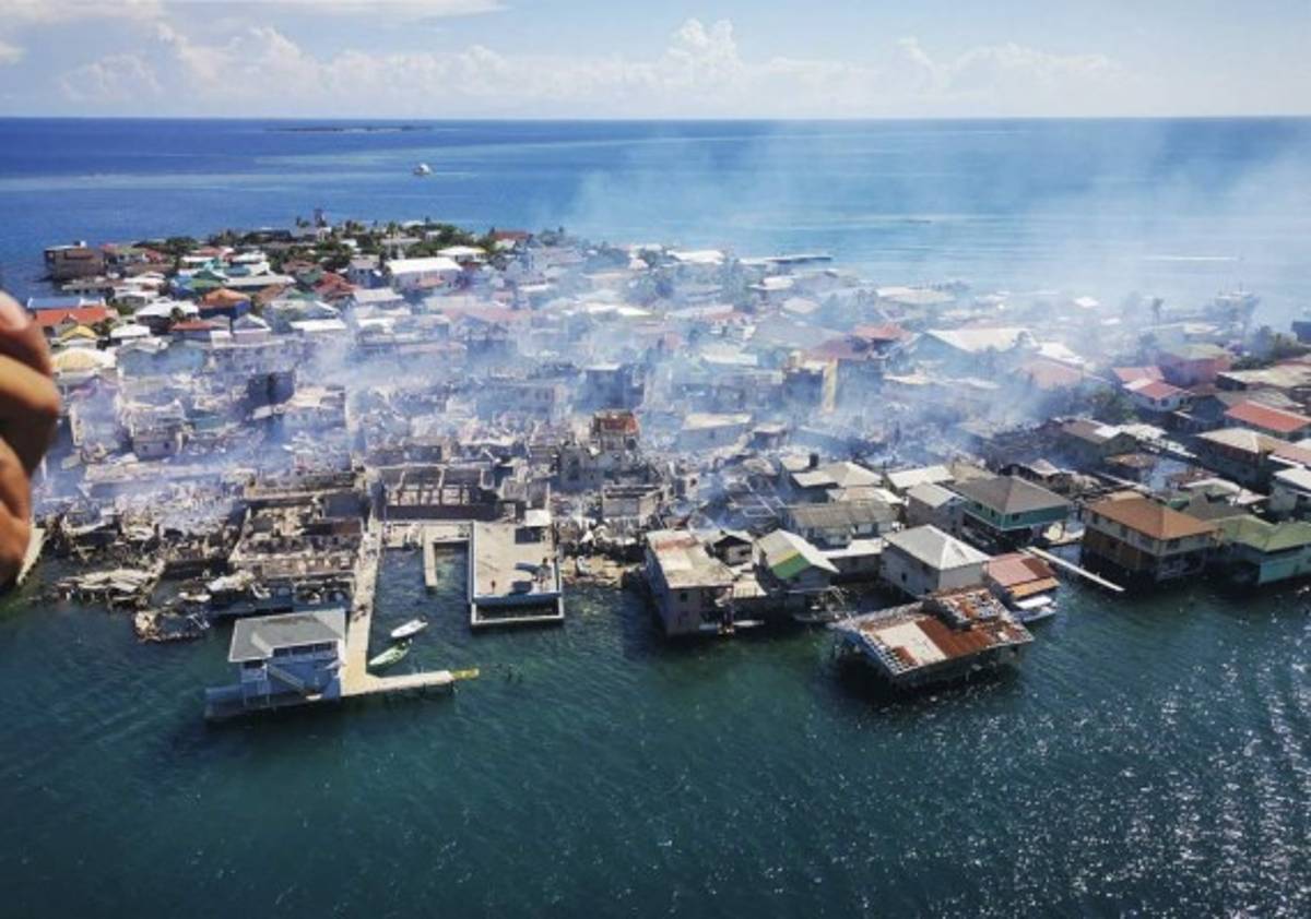 ¡Apocalíptico! Imágenes dolorosas de la devastación que dejó el incendio que arrasó la isla de Guanaja