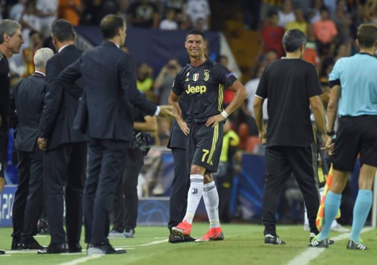 FOTOS: Cristiano Ronaldo se marcha del campo expulsado y llorando