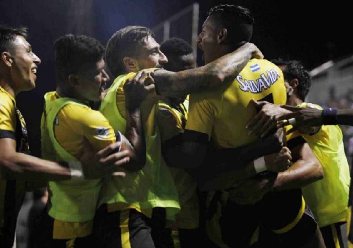 Real España noqueó al Olimpia en un clásico emocionante