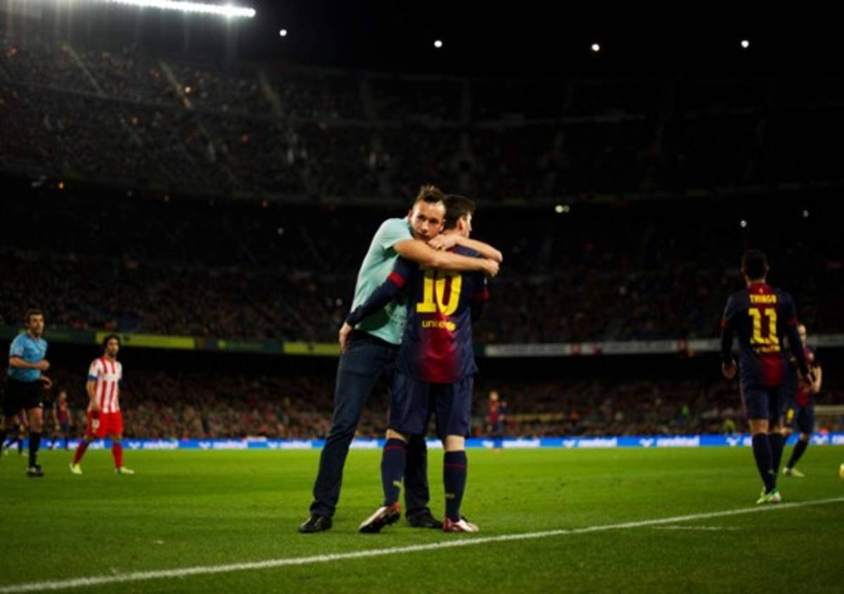 FOTOS: Los espontáneos más recordados que se han metido a la cancha por Messi