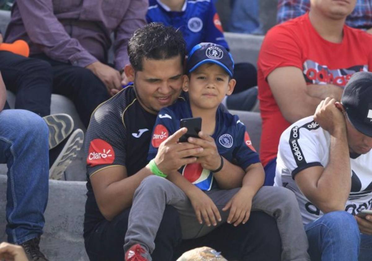 ¡Ambientazo! En Danlí se rinden ante Motagua y pintan de azul el Marcelo Tinoco