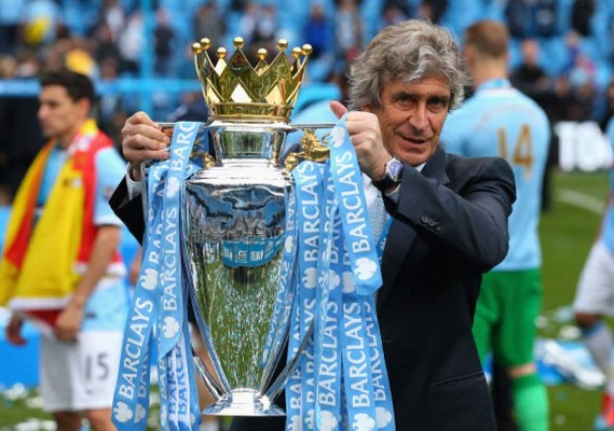 MANCHESTER, ENGLAND - MAY 11: The Manchester City Manager Manuel Pellegrini poses with the Premier League trophy at the end of the Barclays Premier League match between Manchester City and West Ham United at the Etihad Stadium on May 11, 2014 in Manchester, England. (Photo by Alex Livesey/Getty Images)