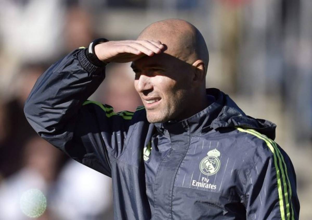 FOTOGALERÍA: Más de cinco mil aficionados ovacionaron a Zidane