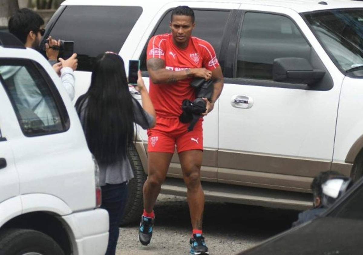 MERCADO: PSG y dos fichajes 'hechos' provenientes del Barça y Real Madrid; Atlético y el City fichan