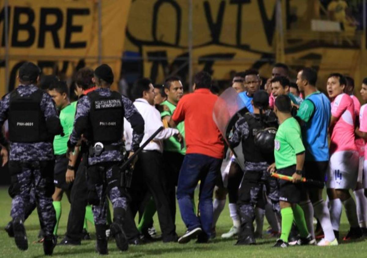 Cuerpo técnico de Olimpia a los árbitros: 'Siempre se cagan en los partidos, basuras'