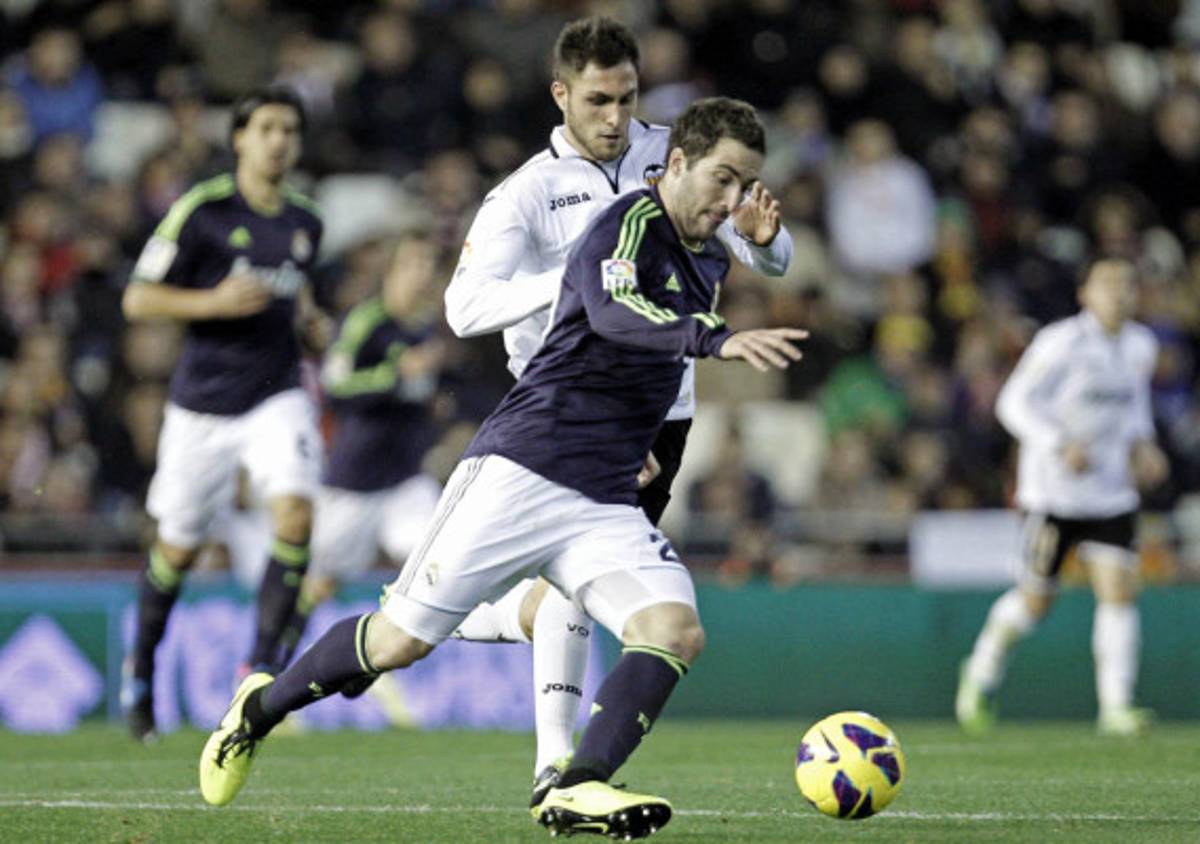 El Real Madrid pasó por encima del Valencia en Mestalla.