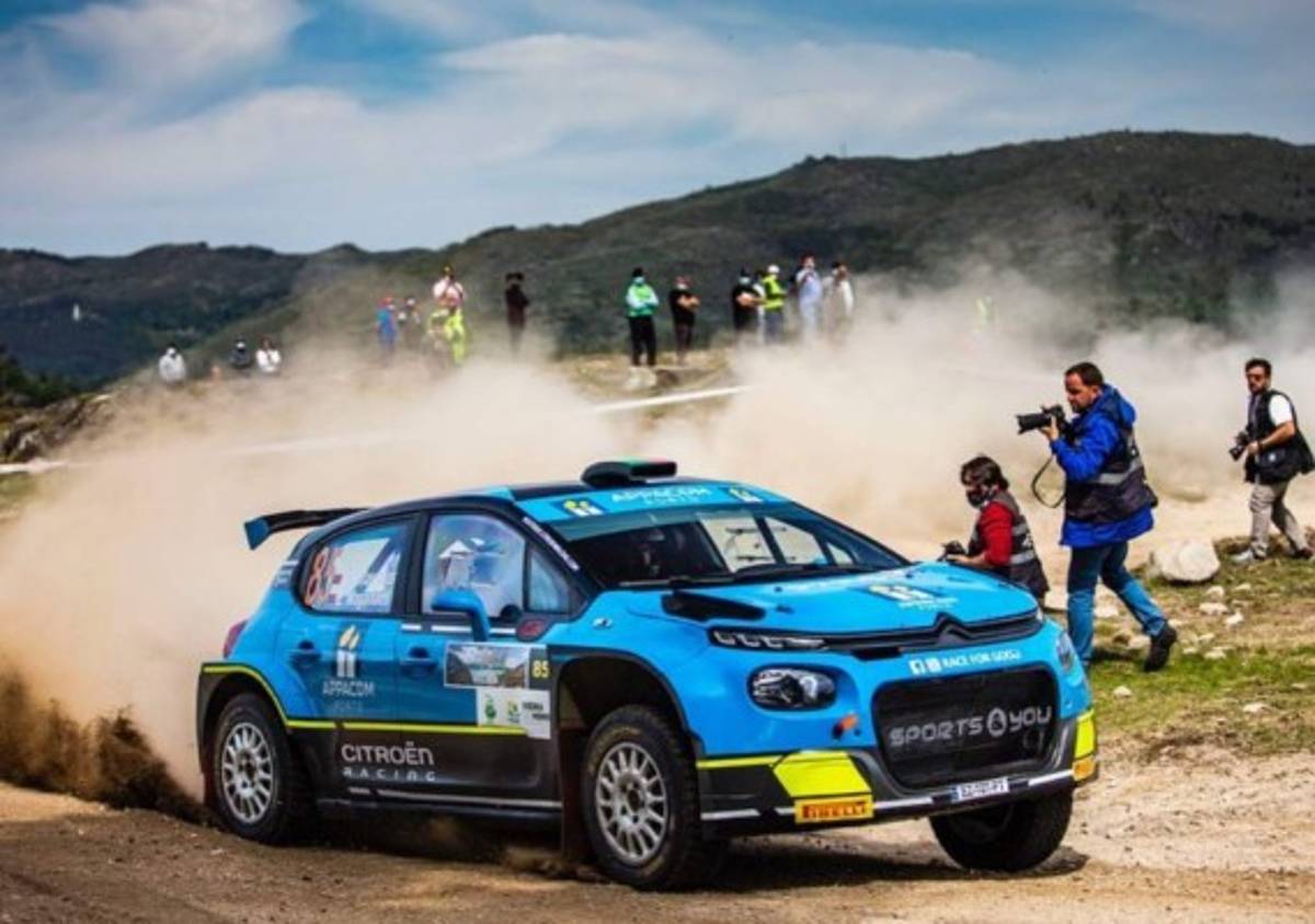 Fue técnico del Chelsea, Tottenham y del Porto; ahora vive su sueño como piloto de Rally