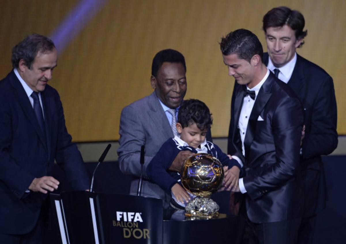 Cristiano entre lágrimas recibe el Balón de Oro 2013
