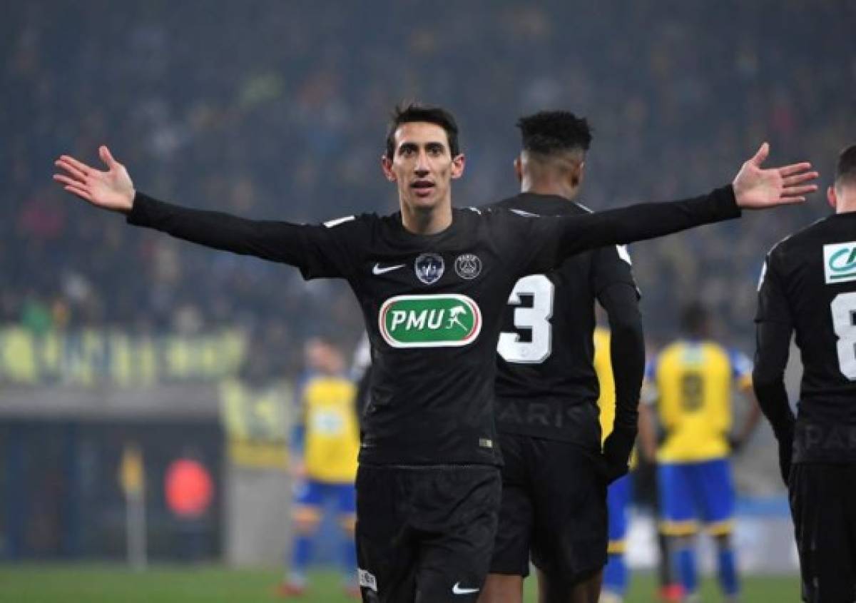 Paris Saint-Germain's Argentinian forward Angel Di Maria celebrates after scoring a goal during the French Cup football match between Sochaux (FCSM) and Paris Saint-Germain (PSG) on February 6, 2018 at the Auguste Bonal Stadium in Montbeliard, eastern France. / AFP PHOTO / PATRICK HERTZOG