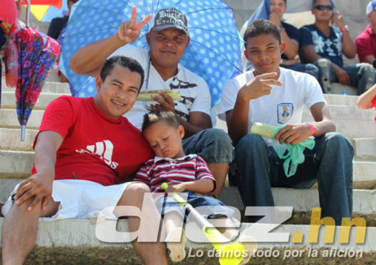 Ambientazo en el estadio Fransico Martínez.