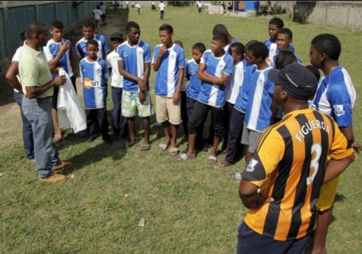 No todo es fútbol para ellos: Los gestos más humanos de los jugadores hondureños